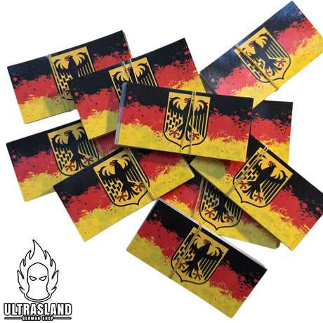 Deutschland-Klebeband mit ACAB-, FCK-RB-, Weekend-Games- und Adler-Aufklebern auf weißem Hintergrund
