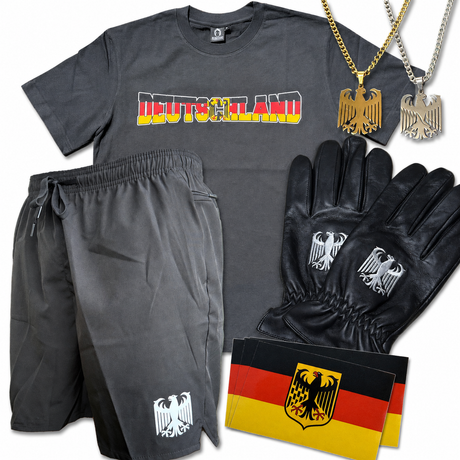 Ultrasland-Produktauswahl mit Deutschland-T-Shirt, Shorts, Lederhandschuhen, Sturmhaube, Adler-Schmuck, Schlüsselanhänger und verschiedenen Aufklebern auf weißem Hintergrund.