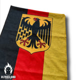 Nahaufnahme des Adler-Motivs auf dem schwarz-rot-goldenen Schlauchschal