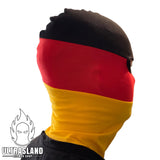 Seitliche Ansicht der schwarz-rot-goldenen Sturmhaube