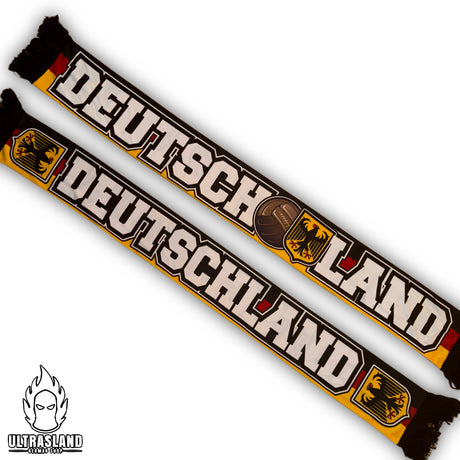 Vorder- und Rückseite des Deutschland Seidenschals mit Adler, Fußball und Schriftzug