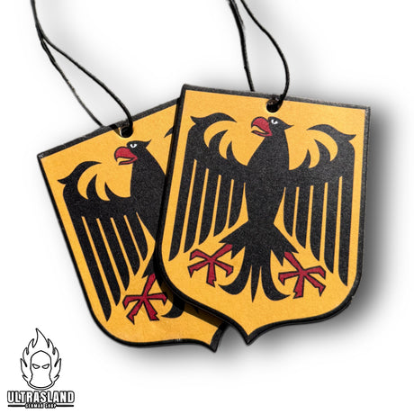 Zwei Deutschland Duftbäume mit Adler-Motiv und schwarzen Aufhängeschlaufen